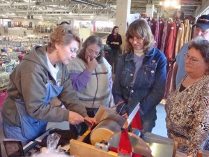 Joanne showing how to use a diz to pull off roving, Strauch Fiber